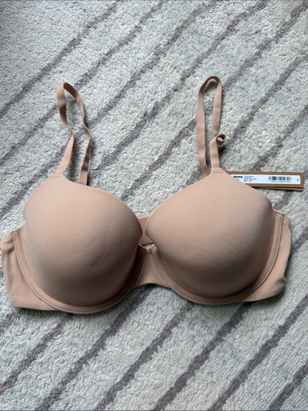 Skims fits everybody tshirt bra Nwt clay
